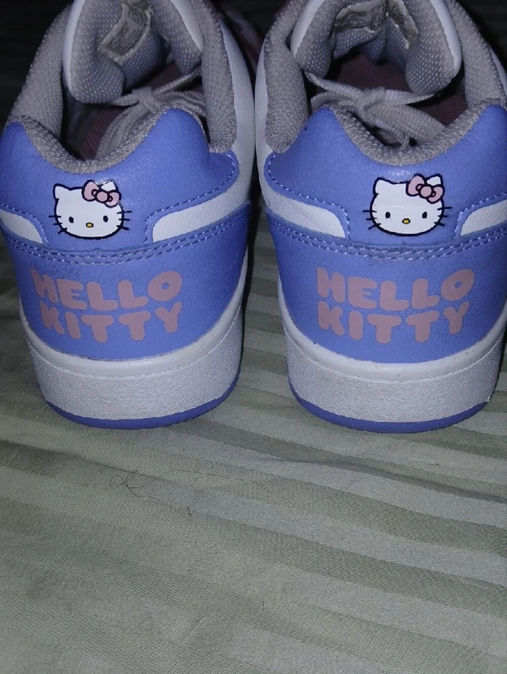 Womens Pink & Purple Hello Kitty Low Top Sneakers Sz: 8